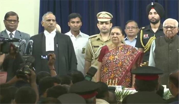 आनंदीबेन पटेल ने ली उत्तर प्रदेश के राज्यपाल की शपथ