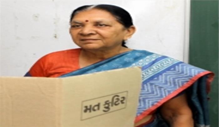 उ.प्र विधानमंडल में बजट सत्र के पहले दिन सपा, कांग्रेस का प्रदर्शन