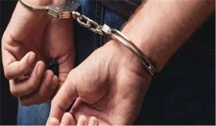 उत्तर प्रदेश: वाहन चोर का सरगना समेत तीन गिरफ्तार उत्तर प्रदेश: वाहन चोर का सरगना समेत तीन गिरफ्तार