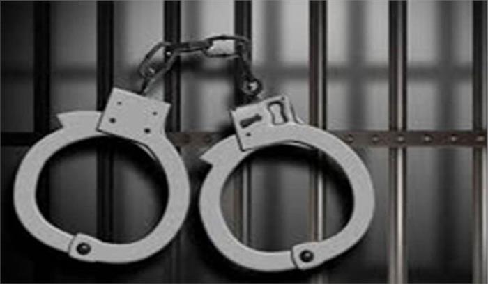 किशोरी से बलात्कार के आरोप में बाप - बेटेा गिरफ्तार