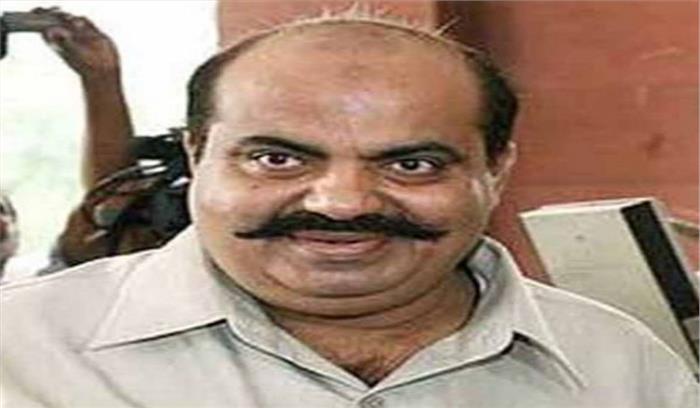 अतीक अहमद जेल में देख रहे मतदान की खबरें