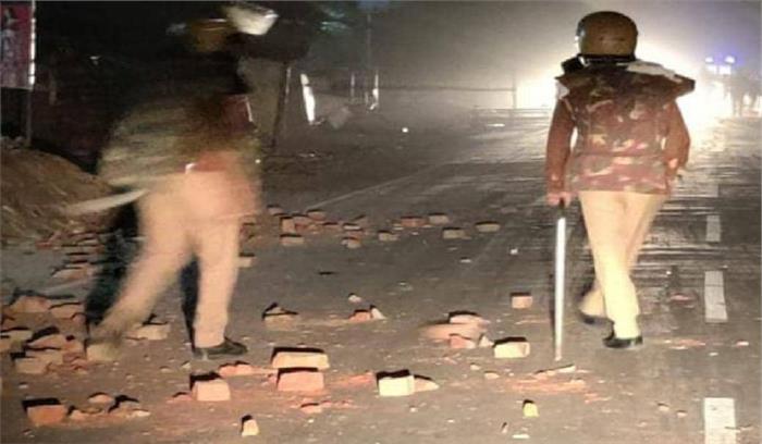 उत्तर प्रदेश के बाराबंकी में अराजक तत्वों ने किया पथराव, छह गिरफ्तार