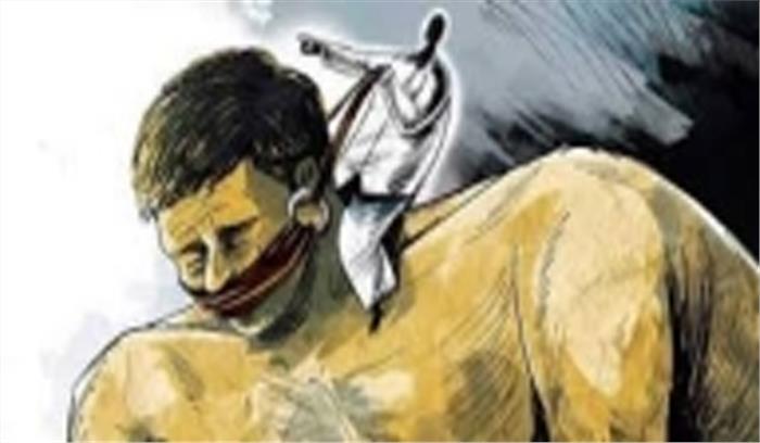 उप्र : भाजपा विधायक के बेटे पर दलित कर्मचारी को पीटने का आरोप