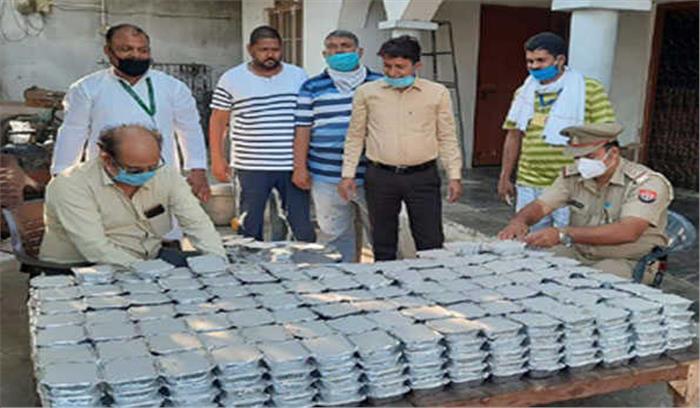 बलरामपुर में हिन्दू मुस्लिम मिलकर गरीबों को पहुंचा रहे है भोजन