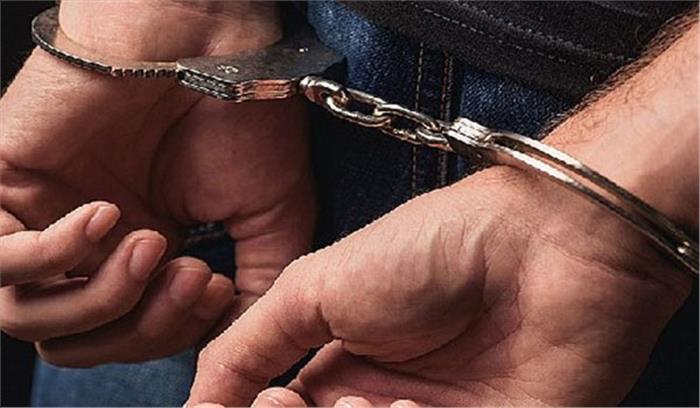 बरेली में टिकटों की कालाबाजारी के आरोप में स्टेशन मास्टर गिरफ्तार