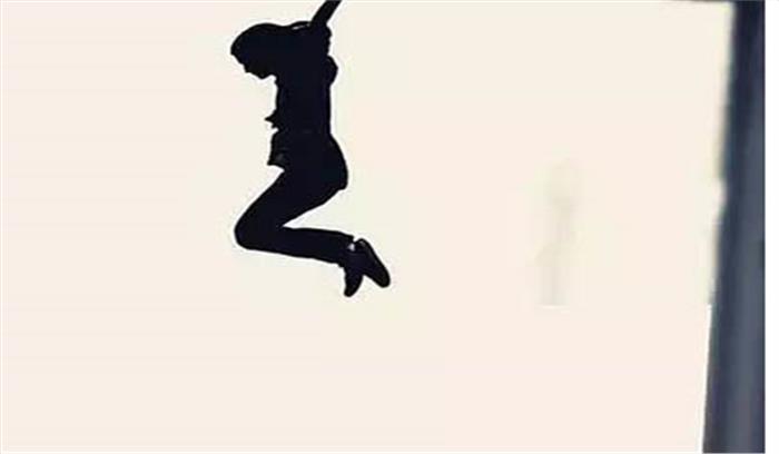 उत्तर प्रदेश : अस्पताल से कूद कर महिला ने जान दी