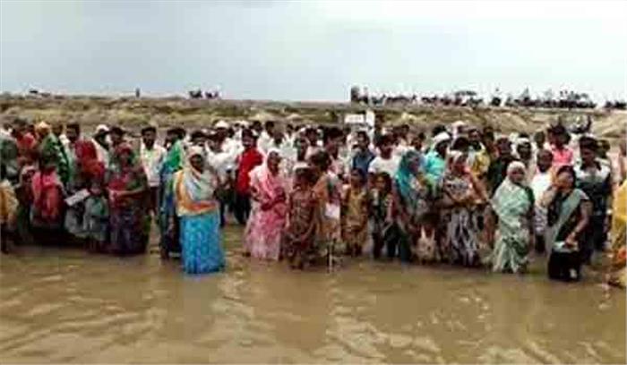 उत्तर प्रदेश में गंगा पर पुल बनाने के लिए जल सत्याग्रह