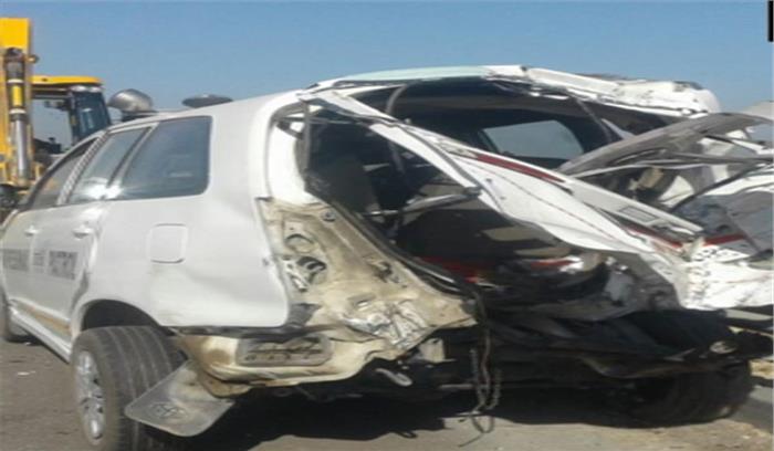 यूपी: क्रेन और कार के बीच टक्कर, तीन लोगों की मौत 