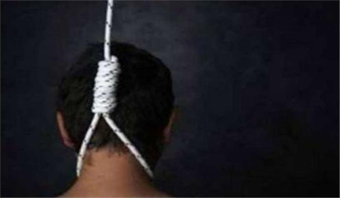 चंदौली में होटल के एक कमरे में फंदे पर लटका मिला युवक का शव