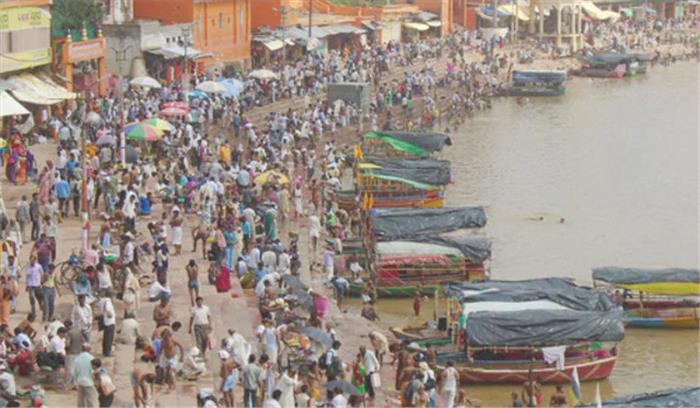  मकर संक्रांति पर लाखों श्रद्धालुओं ने मंदाकिनी नदी में लगाई डुबकी