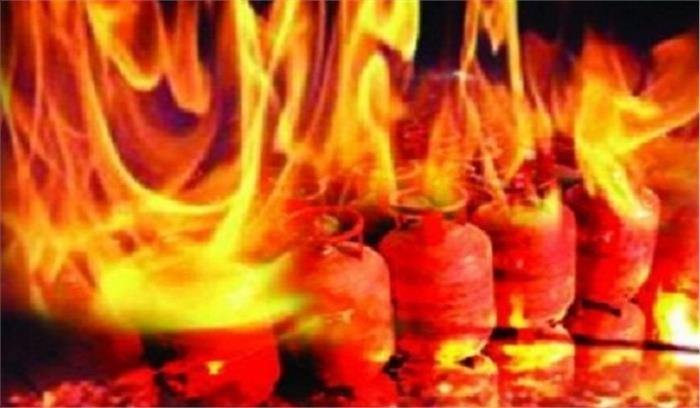 उत्तर प्रदेश में गैस सिलेंडर फटने से महिला की मौत,  नौ घायल