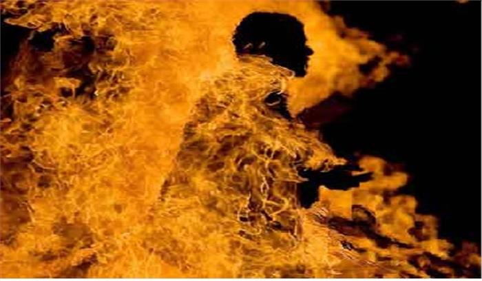 यूपी में दलित परिवार को जिंदा जलाने की कोशिश