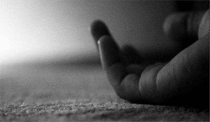 उप्र : 2 पुलिसकर्मियों ने की आत्महत्या, इस वर्ष 19 तक पहुंचा आंकड़ा उप्र : 2 पुलिसकर्मियों ने की आत्महत्या, इस वर्ष 19 तक पहुंचा आंकड़ा