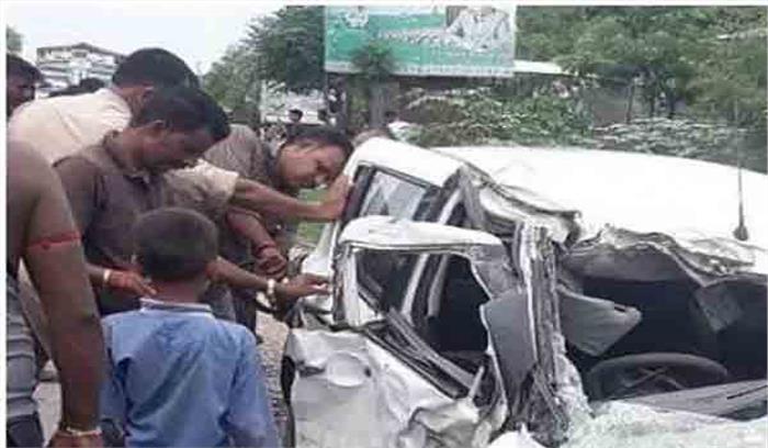 लगभग 40 घंटे बीच जाने के बाद भी उन्नाव दुष्कर्म पीड़िता की हालत गंभीर लगभग 40 घंटे बीच जाने के बाद भी उन्नाव दुष्कर्म पीड़िता की हालत गंभीर