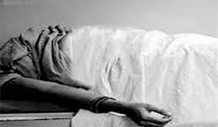 एटा में तीस साल की महिला का नग्न शव मिला