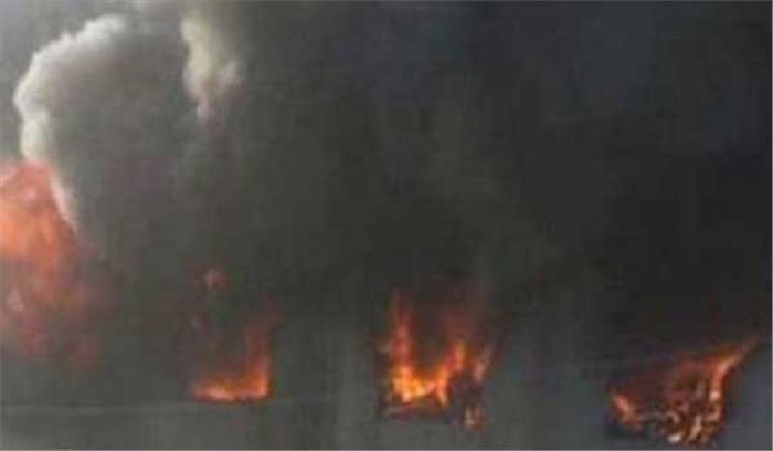 मेरठ: पावरलूम फैक्ट्री मे आग लगने से करोड़ों का माल स्वाहा