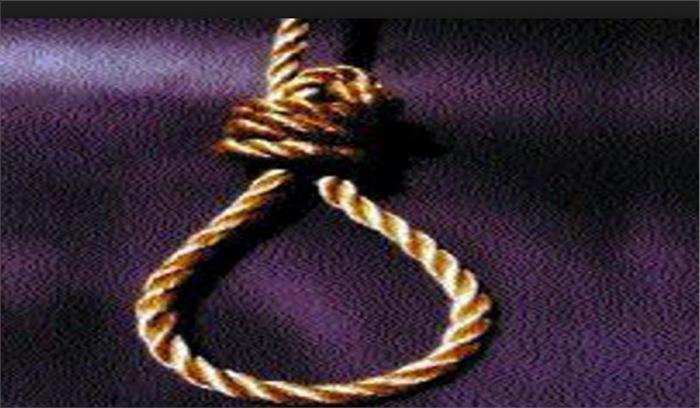 महोबा: छात्र ने फांसी लगाकर की आत्महत्या महोबा: छात्र ने फांसी लगाकर की आत्महत्या