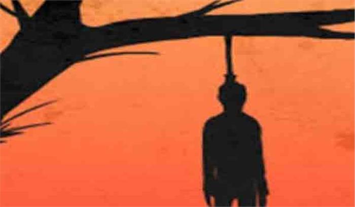 फर्रूखाबाद में पेड़ पर युवक का शव लटका मिला