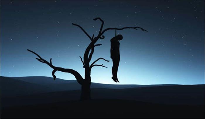 उत्तर प्रदेश में ललितपुर में एक व्यक्ति ने खेत में लगायी फांसी