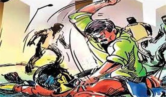 उत्तर प्रदेश :ग्रामीणों ने छात्र के हत्यारों को पीट-पीटकर अधमरा किया