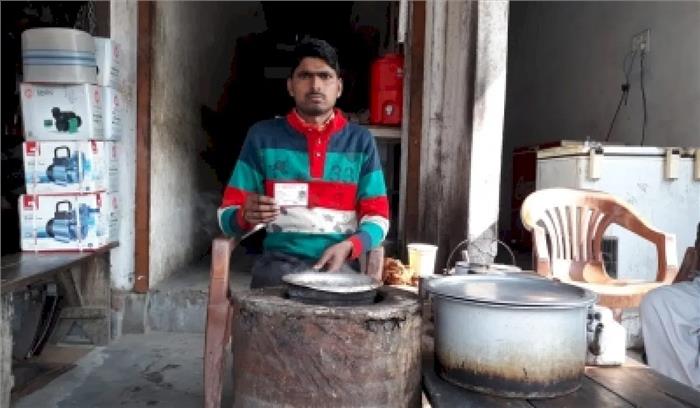 उप्र में नाबालिग के साथ छेड़खानी करते रंगे हाथों पकड़ा गया शख्स उप्र में नाबालिग के साथ छेड़खानी करते रंगे हाथों पकड़ा गया शख्स