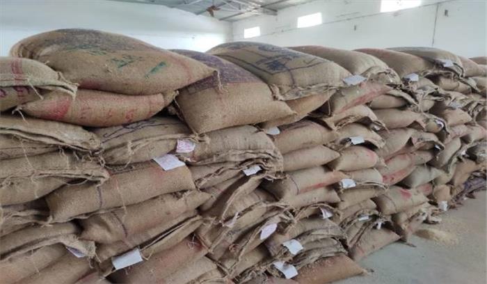 जौनपुर में कालाबाजारी को जा रहा 240 बोरी चावल बरामद जौनपुर में कालाबाजारी को जा रहा 240 बोरी चावल बरामद