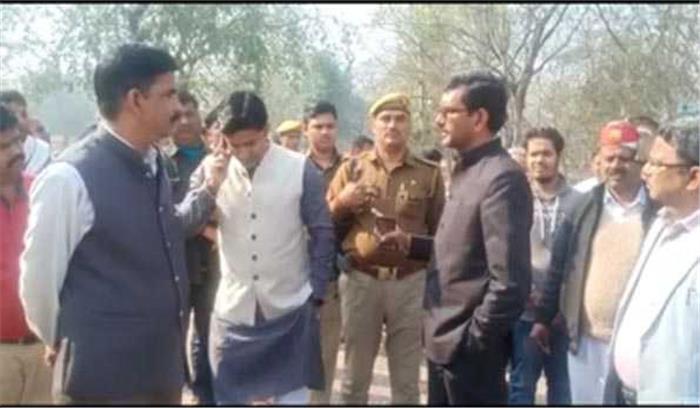 गंगा यात्रा की तैयारियों को लेकर नाना राव पार्क पहुंचे जिलाधिकारी व विधायक गंगा यात्रा की तैयारियों को लेकर नाना राव पार्क पहुंचे जिलाधिकारी व विधायक