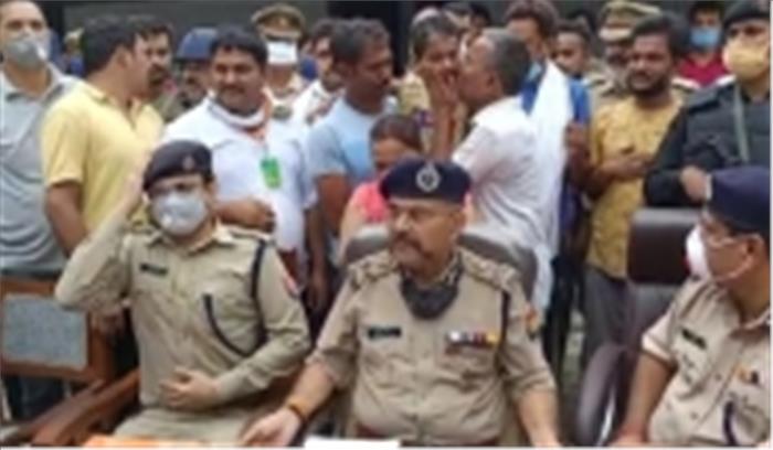 गोंडा में आनन्दीबेन ने की सरकारी योजनाओं की समीक्षा गोंडा में आनन्दीबेन ने की सरकारी योजनाओं की समीक्षा