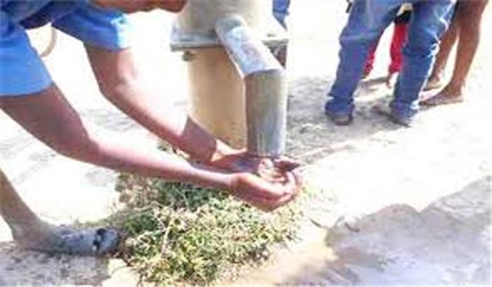 महोबा में दूषित पानी पीने से 16 और बीमार महोबा में दूषित पानी पीने से 16 और बीमार