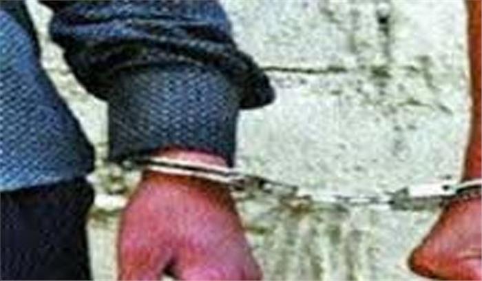 हापुड़ पुलिस मुठभेड़ में दो लुटेरे गिरफ्तार