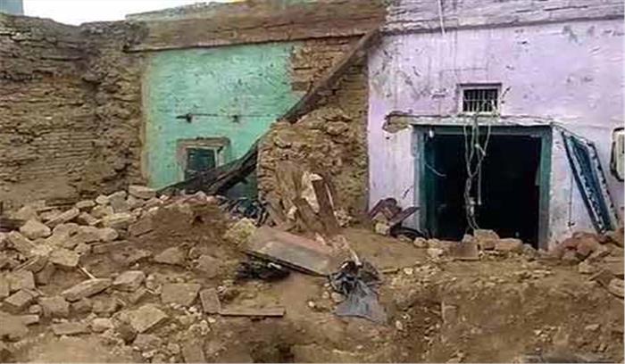 चंदौली में बारिश में कच्चा मकान गिरने से परिवार के तीन सदस्यों की मौत