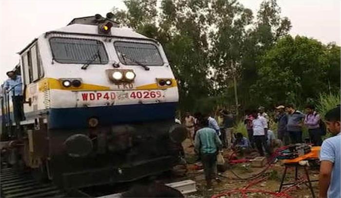 यूपी में जम्मू तवी एक्सप्रेस ट्रेन का इंजन पटरी से उतरा, यातायात बाधित