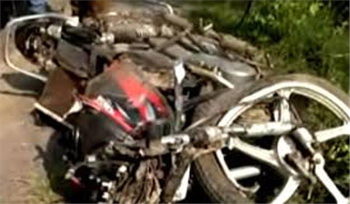 झांसी जिले में सड़क दुर्घटना में एक युवक की मौत दूसरा घायल झांसी जिले में सड़क दुर्घटना में एक युवक की मौत दूसरा घायल