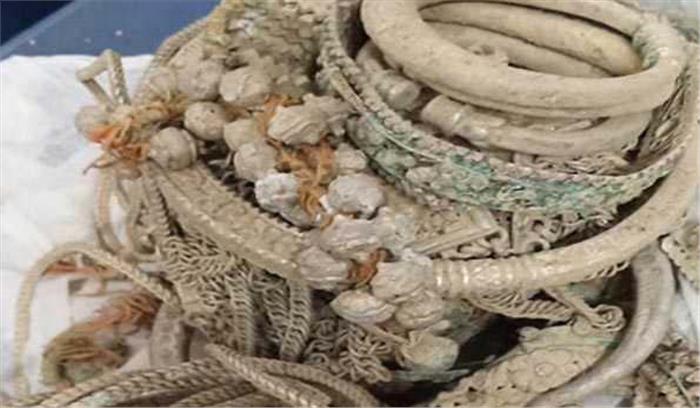 हरदोई में नींव की खुदाई के दौरान निकले सोने-चांदी के कीमती आभूषण