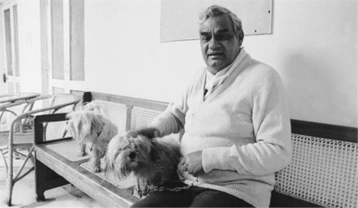 अटल बिहारी वाजपेयी की यादों से जुड़े स्थलों पर स्मारक बनवाएगी योगी सरकार