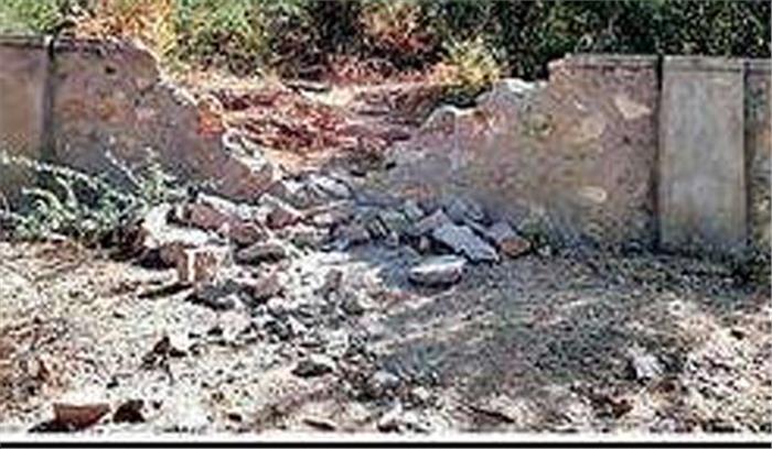 लखनऊ: कब्रिस्तान की दीवार को किया क्षतिग्रस्त