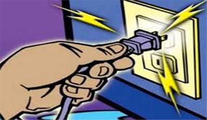 करंट की चपेट में आने से एक महिला की मृत्यु करंट की चपेट में आने से एक महिला की मृत्यु