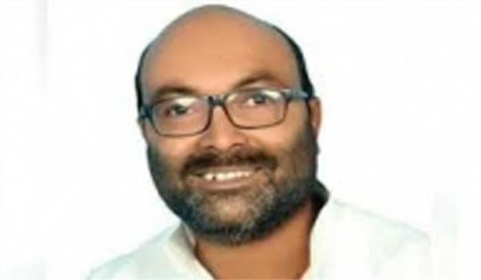 कुशीनगर में कांग्रेस के प्रदेश अध्यक्ष की रिहाई को लेकर सत्याग्रह