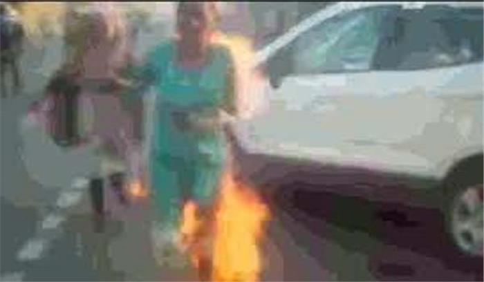 लोकभवन के सामने आत्मदाह करने वाली महिला की मौत