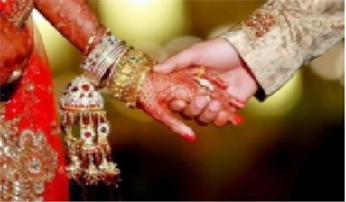 पत्नी के लॉकडाउन में फंसने के बाद, पति ने चचेरी बहन से की शादी
