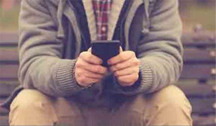 उप्र के कारागारों में अब केवल जेल अधीक्षक और जेलर ही कर पायेंगे मोबाइल फोन का उपयोग