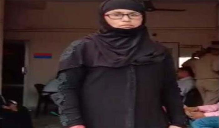 अलीगढ़ :भाजपा में शामिल हुई मुस्लिम महिला , मकान मालिक ने तुरंत घर खाली करने को कहा