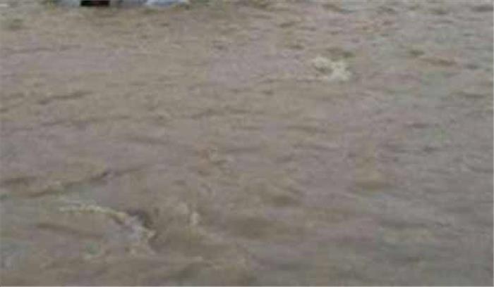 अलीगढ़: कार के नाले में गिरने से 7 की मौत अलीगढ़: कार के नाले में गिरने से 7 की मौत