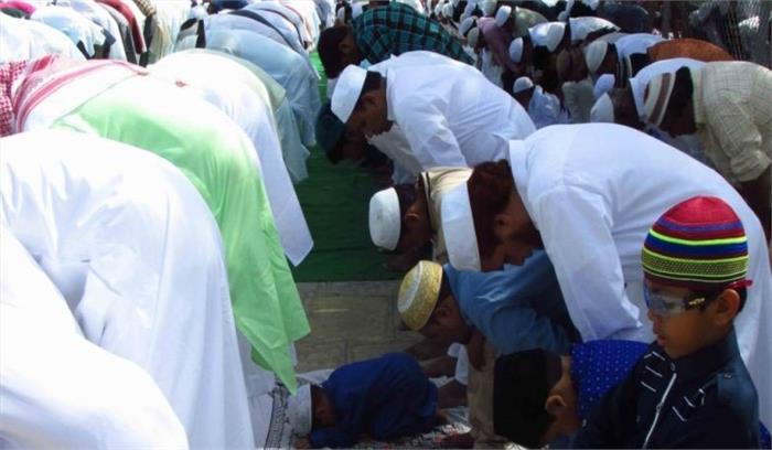 उत्तर प्रदेश में सड़क पर नमाज का हनुमान चालीसा का पाठ कर किया विरोध