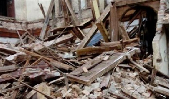 फिरोजाबाद: छज्जा गिरने से 12 लोग घायल