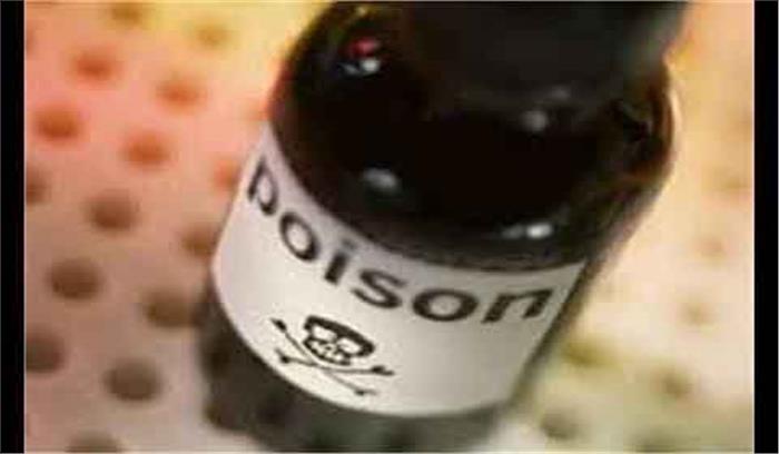 फैशनेबल कपड़े पहनने पर डांटे जाने से क्षुब्ध महिला ने खाया जहर