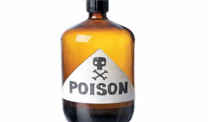 यूपी: महिला ने खुद भी खाया ज़हर और बेटी को भी खिलाया