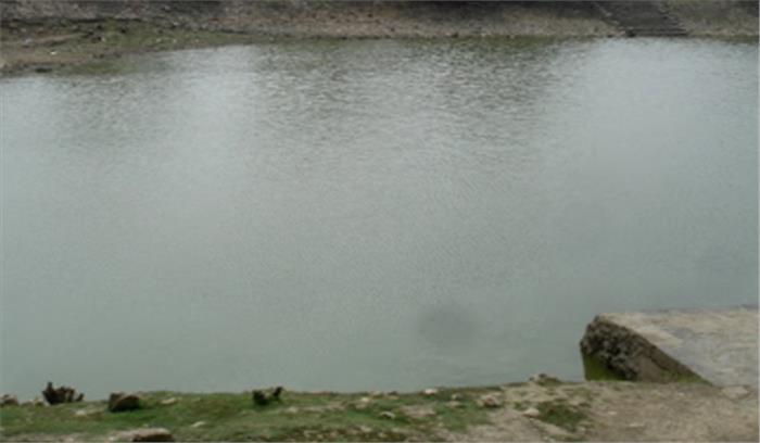 यूपी: महिला ने तीन बच्चों के साथ तालाब में कूद कर दी जान