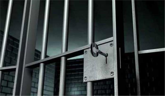 मथुरा: जेल से 3 कैदी दीवार फांद कर फरार 