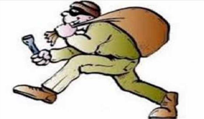 ​​​​​​​बदमाश पिता-पुत्र से लाखों रुपये के जेवरात लूटकर फरार